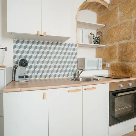 La Manil Yourhosthelper Meynes