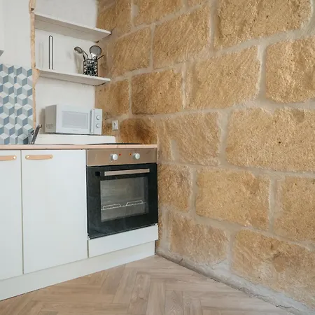 La Manil Yourhosthelper * Meynes