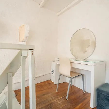 La Manil Yourhosthelper