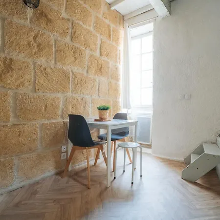 La Manil Yourhosthelper *