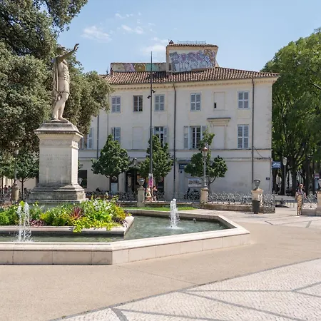 La Manil Yourhosthelper * Meynes