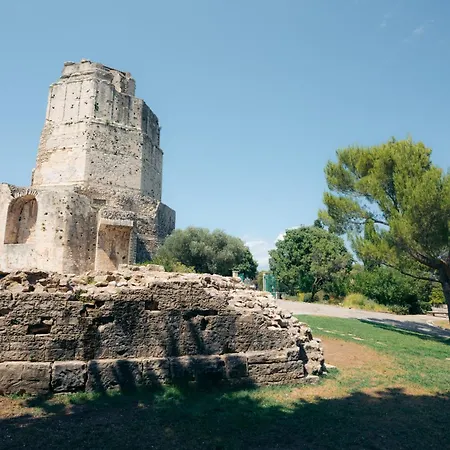 La Manil Yourhosthelper * Meynes