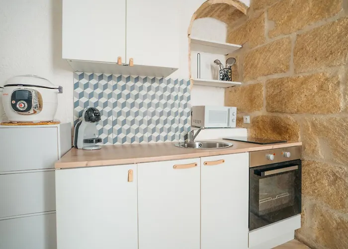 La Manil Yourhosthelper Meynes