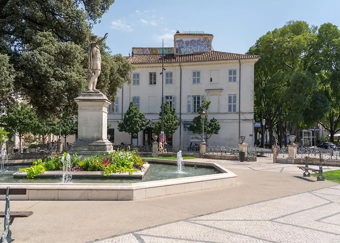 La Manil Yourhosthelper * Meynes