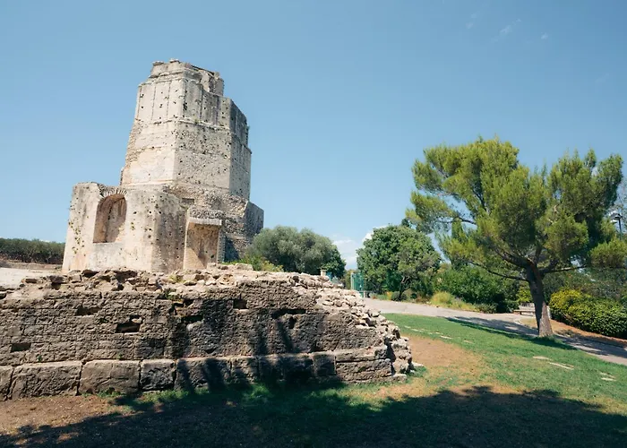 La Manil Yourhosthelper * Meynes